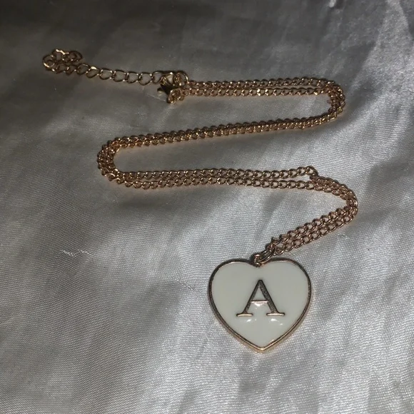 A initial heart necklace - Picture 5 of 6